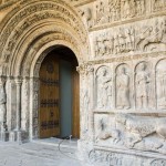 Skulturen am Portal des romanischen Kloster Santa Maria de Ripoll
