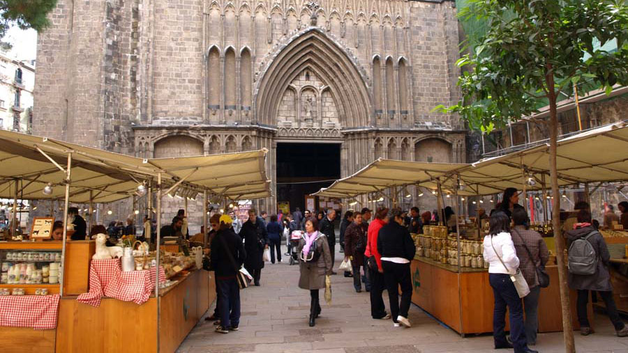 Markt vor der Kirche Santa Maria del Pí